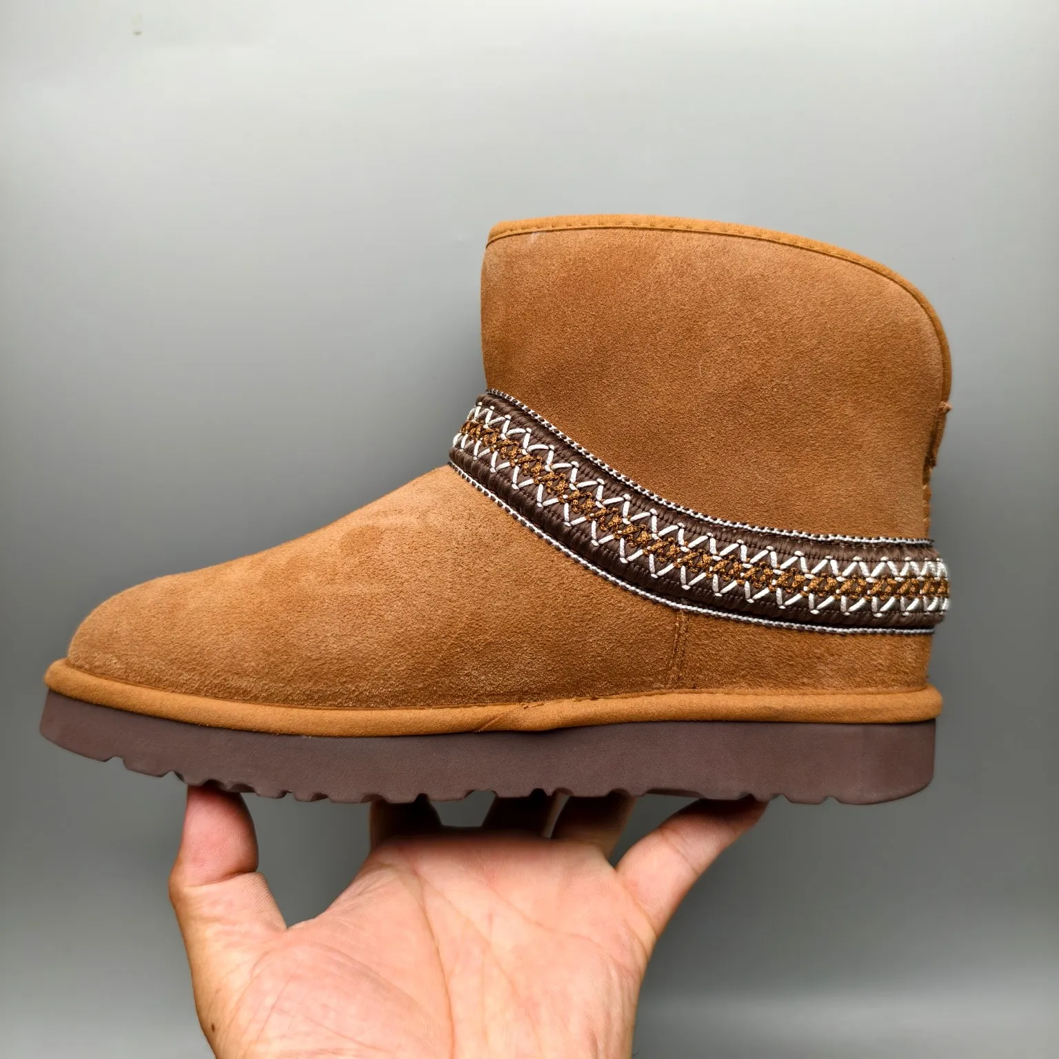 💰560 UGG sheepskin all-in-one snow boots 8262 ethnic style mid-calf boots Color: Maroon Black Size: 35-40